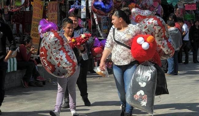 Día del Amor dejará casi mil 995 mdp en la capital Día del Amor dejará casi mil 995 mdp en la capital