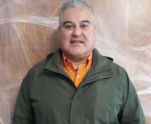 Combina su labor en derecho con los bienes raíces