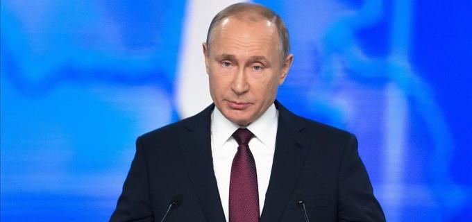 Rechazan llamar a Putin  líder supremo