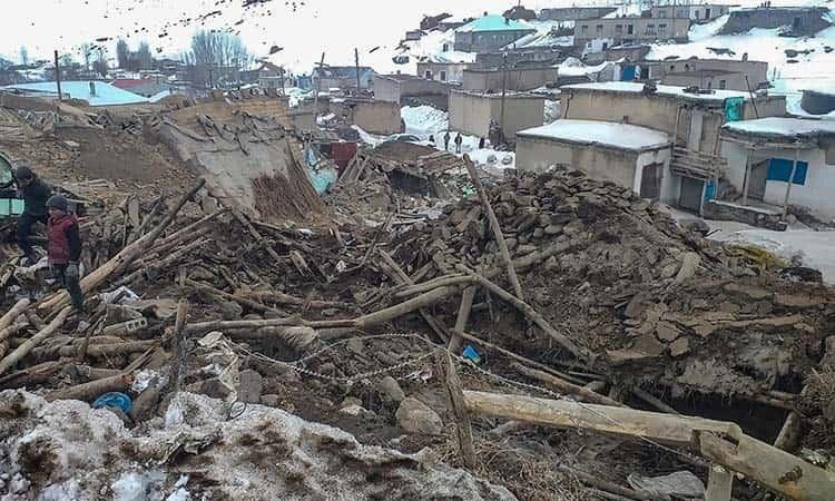 Mueren siete tras fuerte sismo en frontera turco-iraní Mueren siete tras fuerte sismo en frontera turco-iraní