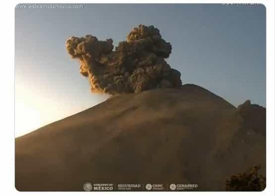Popocatépetl registra explosión con columna de ceniza Popocatépetl registra explosión con columna de ceniza