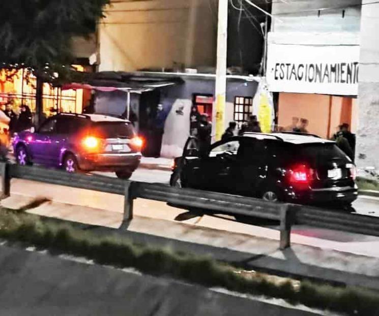 Ejecutan a conductor; hieren a mujer