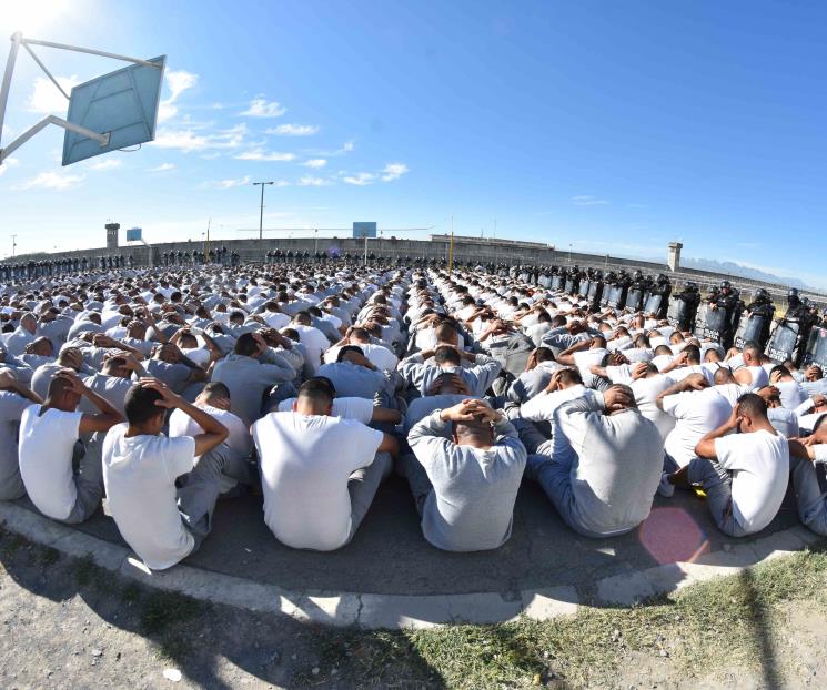 Trasladan a 128 reos a penales federales Trasladan a 128 reos a penales federales