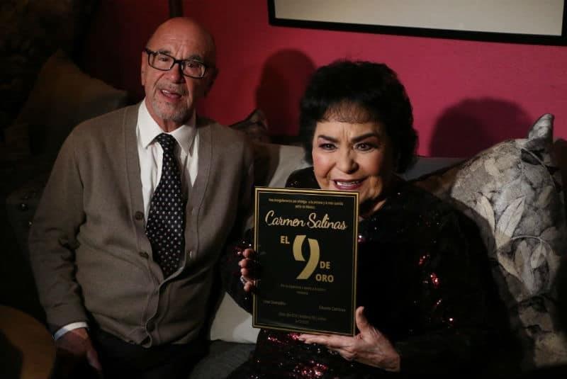 Carmen Salinas recibe reconocimiento de comunidad LGBTTTI