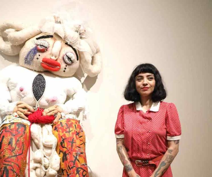 Presenta Mon Laferte su exposición de arte Presenta Mon Laferte su exposición de arte