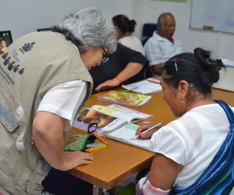 Atiende INEA a 23 mil connacionales en 34 entidades de EU