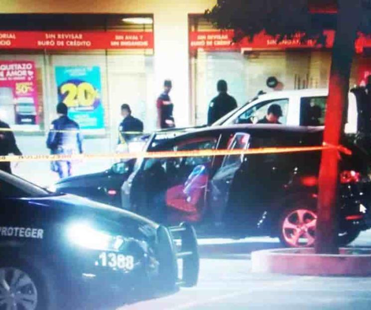 Ejecutan a mujer en plaza comercial