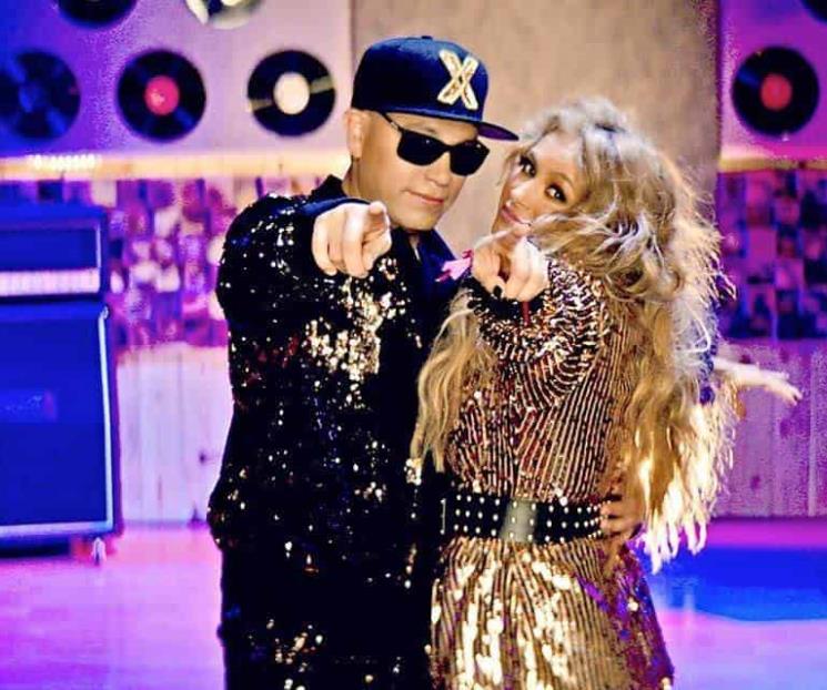 Paulina Rubio canta electrocumbia con Raymix