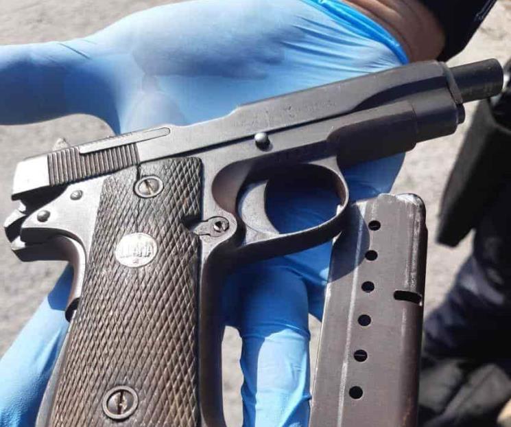 Detienen a menor con arma de fuego