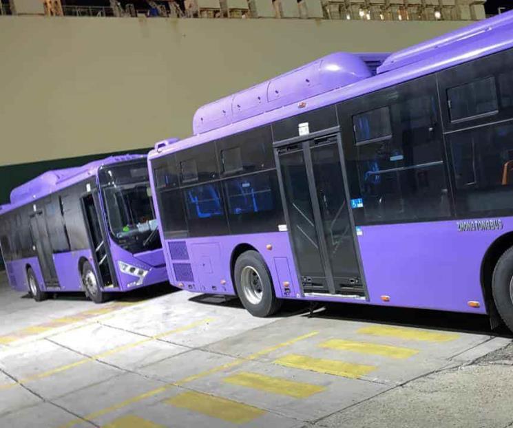 Llegan a México 63 camiones para Ruta Exprés