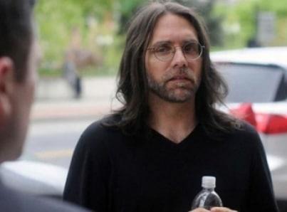 Keith Raniere, creador de NXIVM, enferma de COVID-19