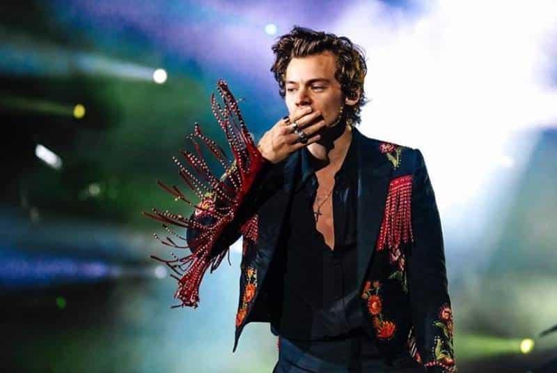 Harry Styles lanza playeras para luchar contra coronavirus Harry Styles lanza playeras para luchar contra coronavirus