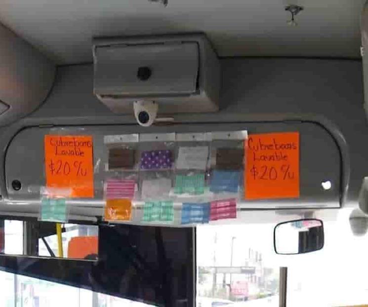 Venden cubrebocas unidades de transporte