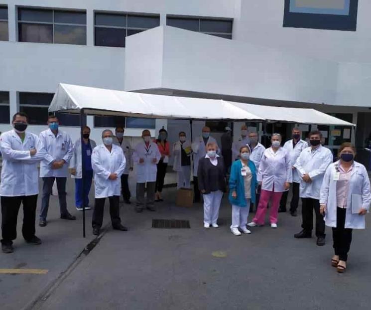 Dona Sección 21 cubrebocas al Hospital del ISSSTE