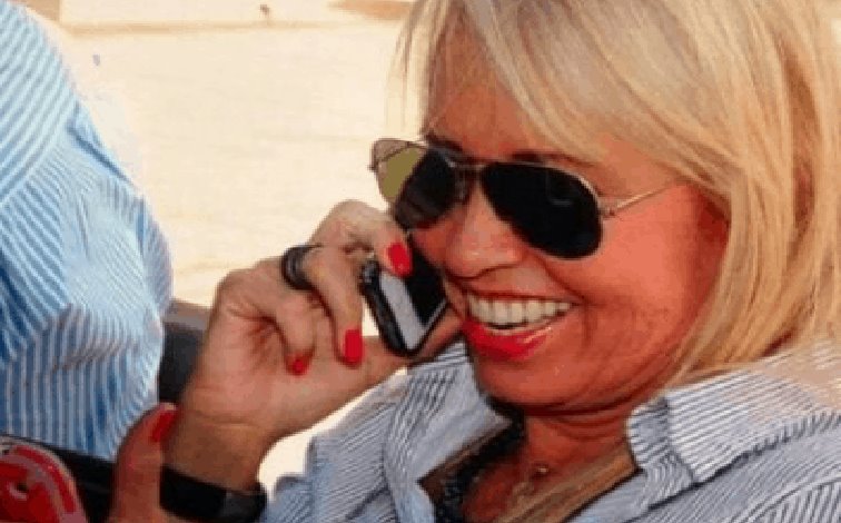 Carla Estrada reparte despensas a gente de escasos recursos