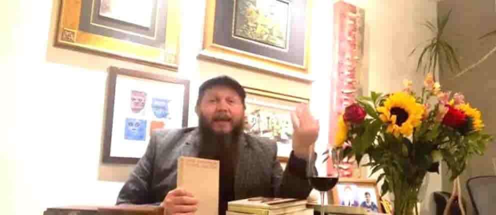 Lectura es un acto de magia: Daniel Salinas Lectura es un acto de magia: Daniel Salinas