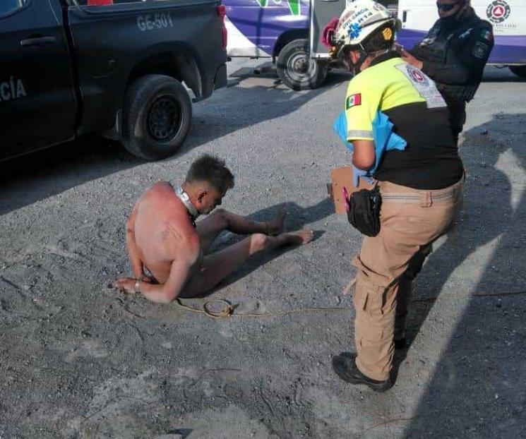 Desnudan, torturan y abandonan