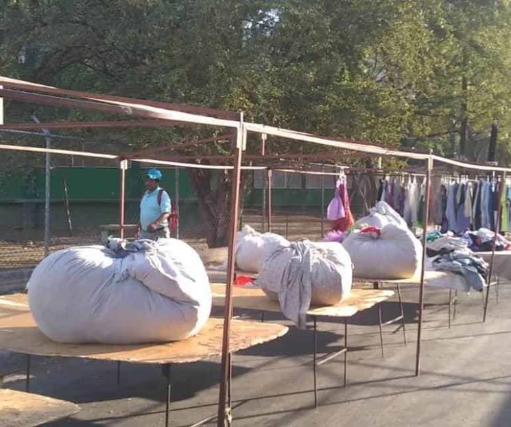 Siguen decomisos y multas a ambulantes en Monterrey