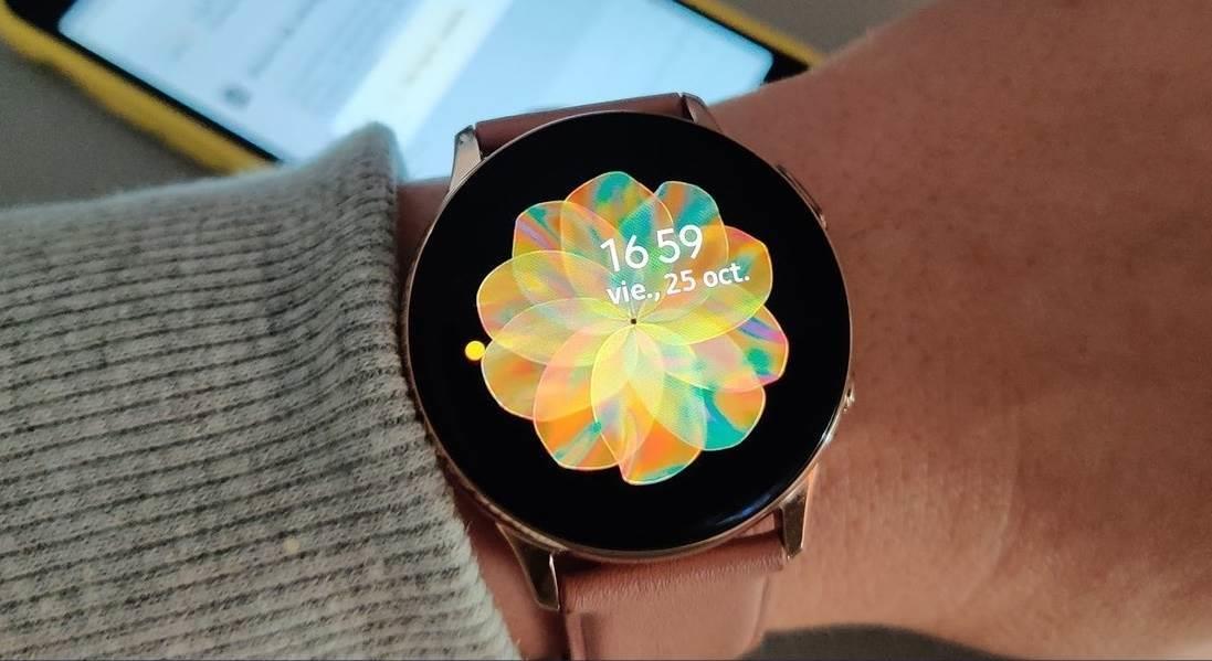 WhatsApp en un smartwatch Samsung con Tizen WhatsApp en un smartwatch Samsung con Tizen