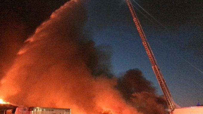 Se registra incendio en histórico muelle 45 de San Francisco