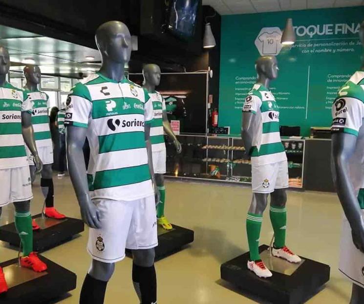 Jugadores de Santos se reúnen para entrenar