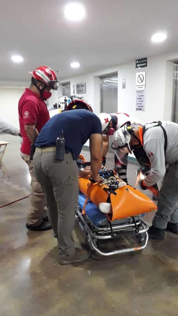 Cae a fosa de elevador en Pabellón Ciudadano