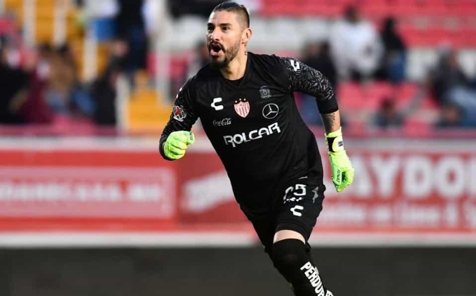 Necaxa anuncia retiro del portero Yosgart Gutiérrez