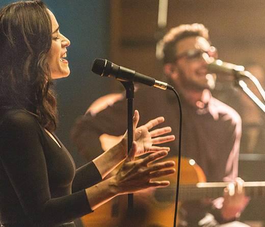 Julieta Venegas reversiona dos temas