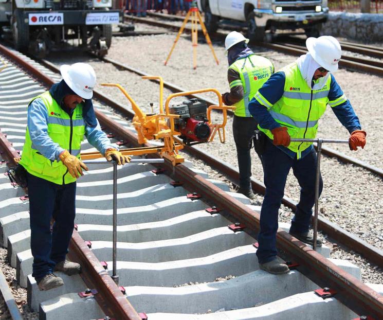 AMLO llama a consolidar obras para evitar privatización