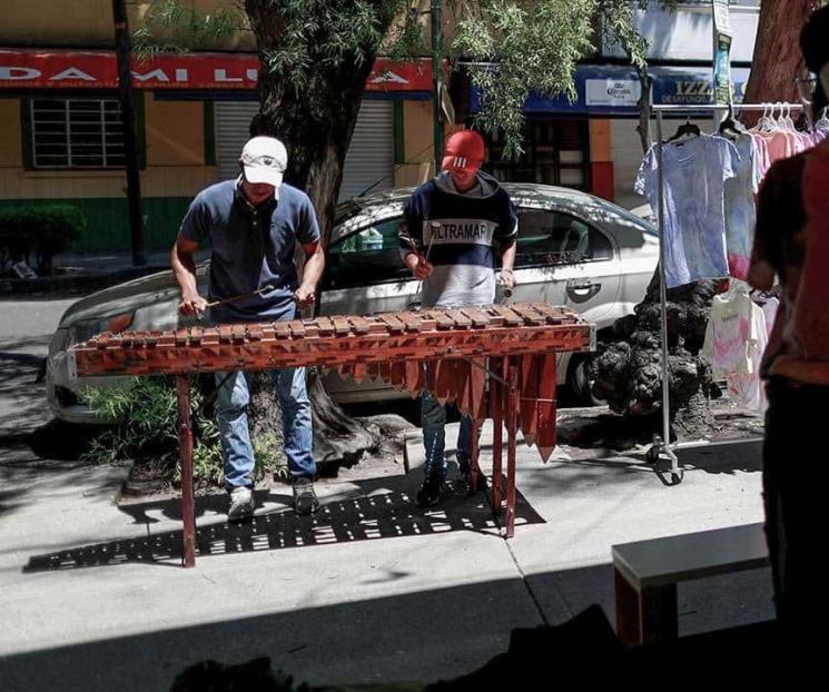 Llevan melodías a las calles para ganarse la vida Llevan melodías a las calles para ganarse la vida