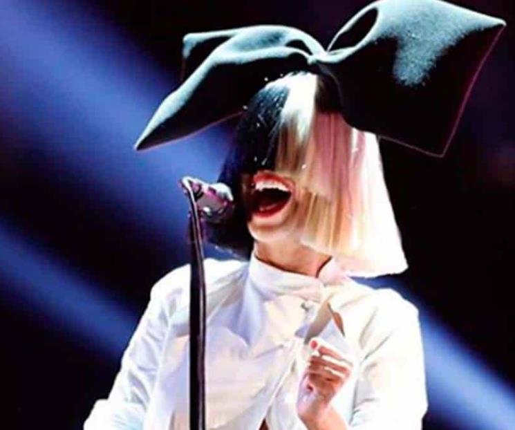 Sia cumple el sueño de fan mexicana con cáncer terminal
