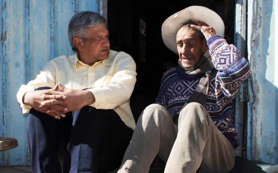 AMLO felicita a los papás mexicanos