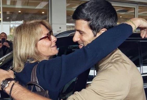 Madre de Djokovic defiende a su hijo por críticas Madre de Djokovic defiende a su hijo por críticas