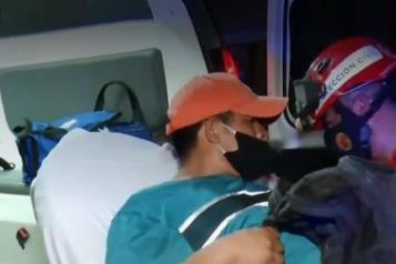 Cae a alcantarilla sin tapa