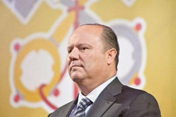 Denuncia UIF a César Duarte por lavado de dinero