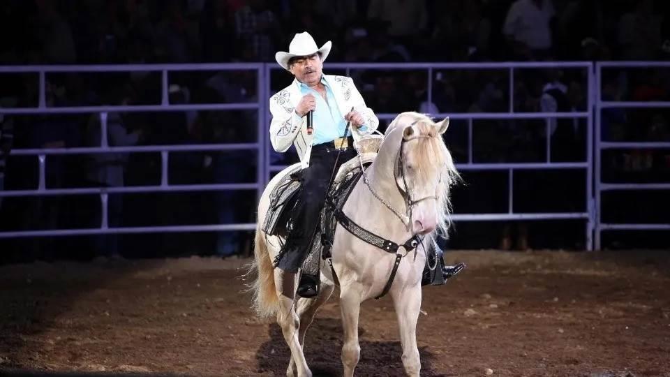 Temen que restos de Joan Sebastian sean robados