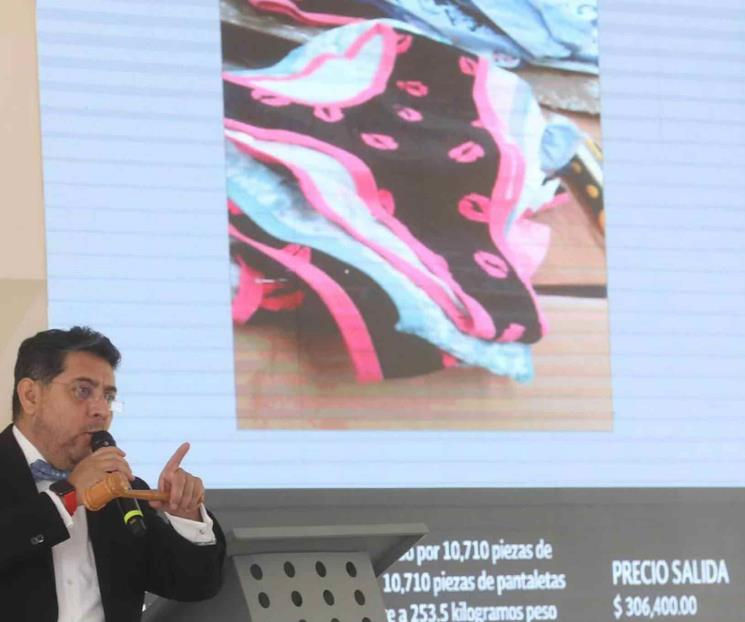 Desdeñan lote de calzones en subasta en Los Pinos