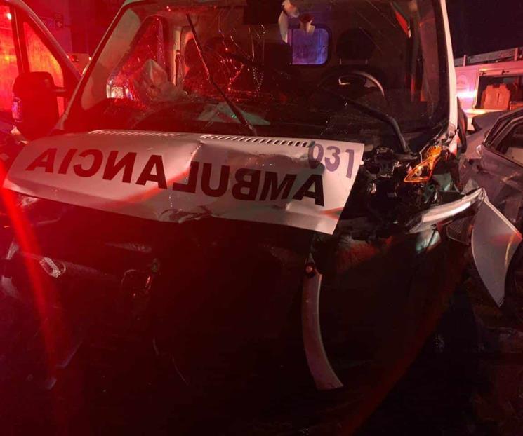 Muere mujer luego de chocar con ambulancia