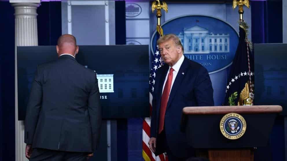 Trump es evacuado en medio de conferencia Trump es evacuado en medio de conferencia