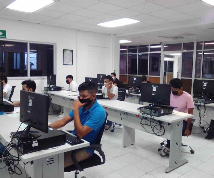 Aplican examen presencial a aspirantes de la UANL