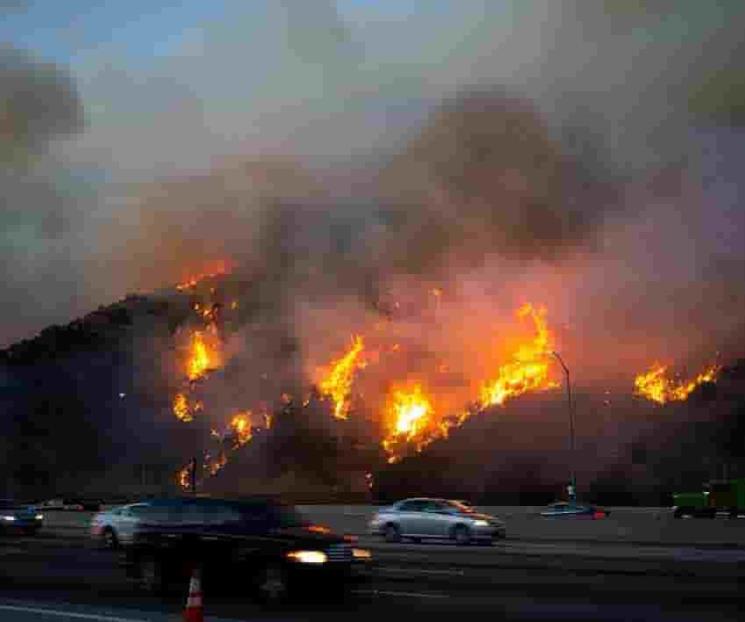 Aumentan incendios forestales por ola de calor en California Aumentan incendios forestales por ola de calor en California