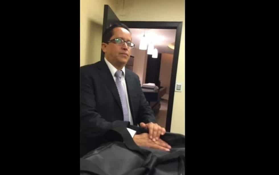 Cesan a secretario tras video Cesan a secretario tras video