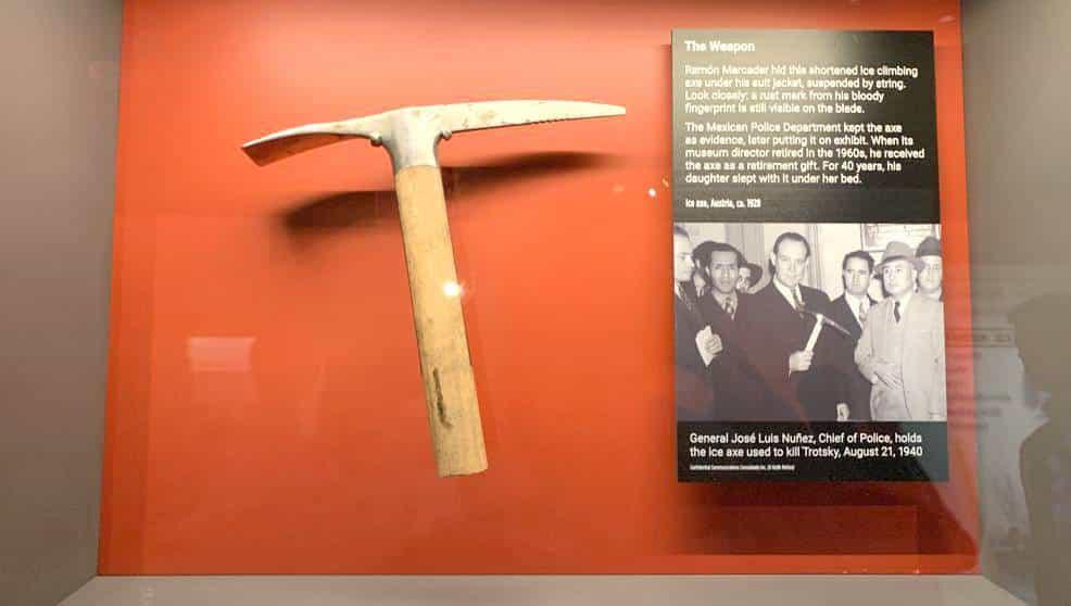 Exhiben en EU piolet que mató a Trotsky