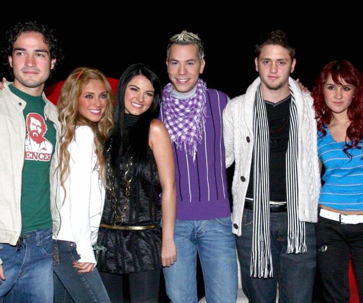 Anahí, Dulce María y miembros de RBD, de luto