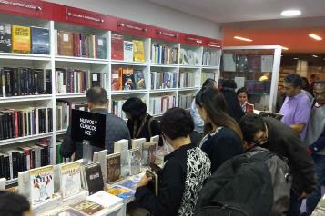 Puñalada, recorte del 75% al FCE-Educal: Taibo II