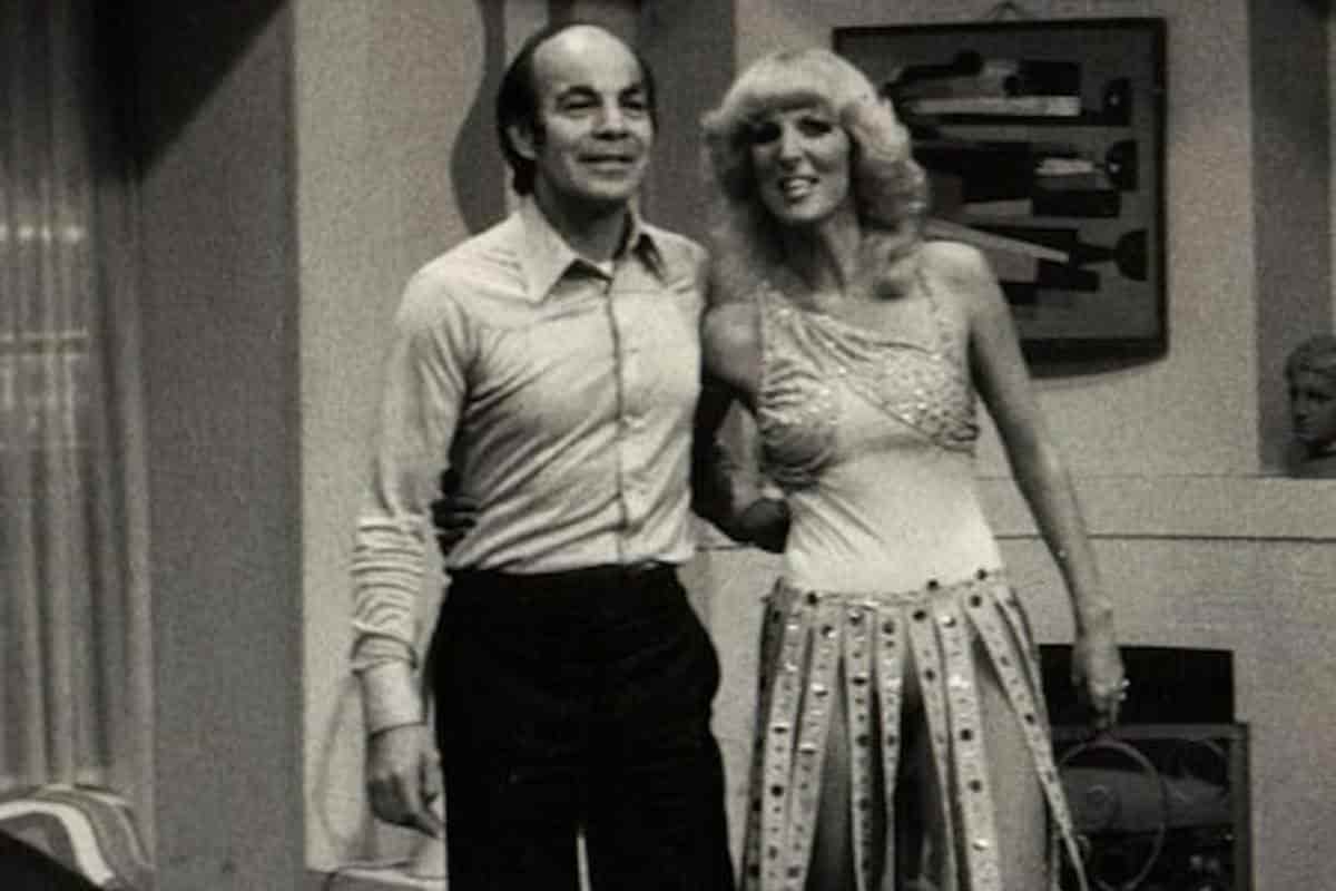 También realizó teatro