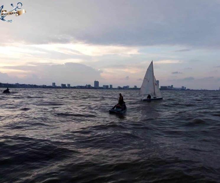 Rescatan en costas de Boca del Río a hombre