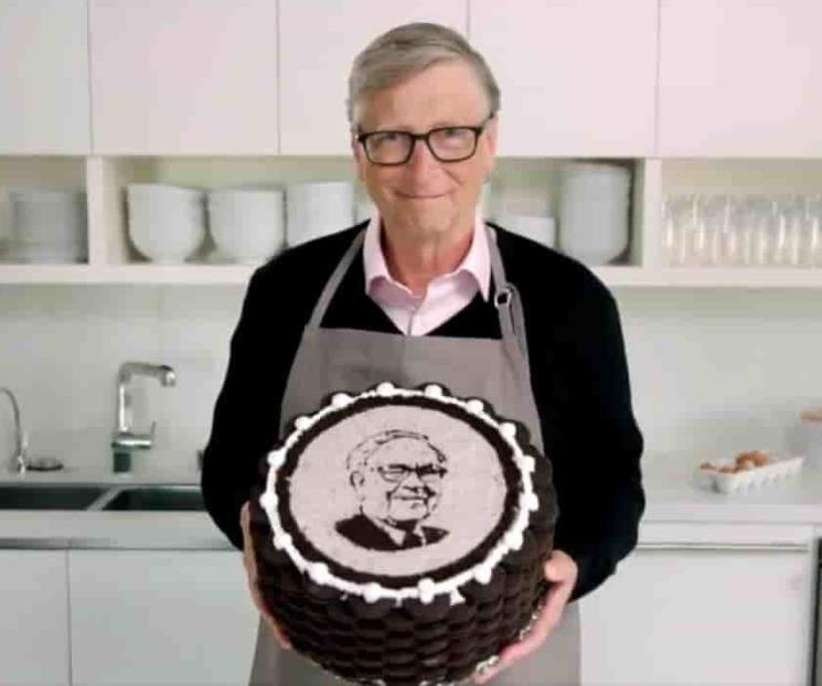 Bill Gates hace pastel para Warren Buffet Bill Gates hace pastel para Warren Buffet