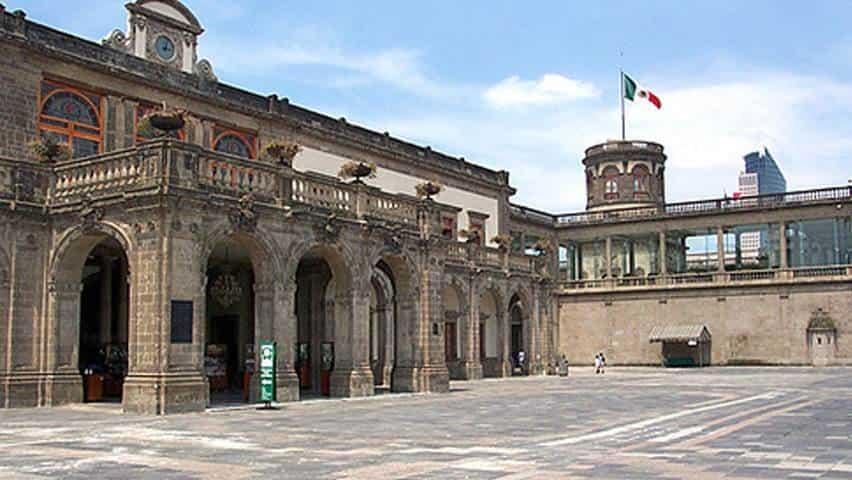 Critican que  recursos sean para Chapultepec