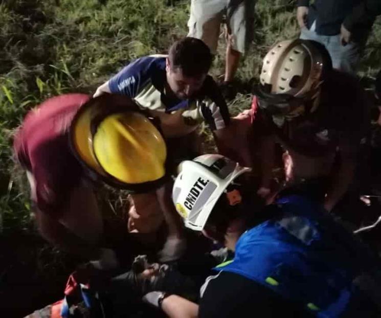 Embiste a 2 jóvenes en moto